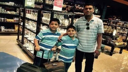 বাবার সঙ্গে দুই সন্তান 